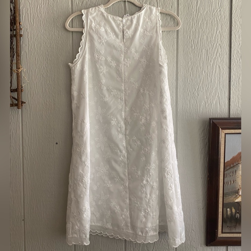 White Sleeveless Scalloped Edge Short Embroidered Floral Lined Sundress No Size - Picture 8 of 10
